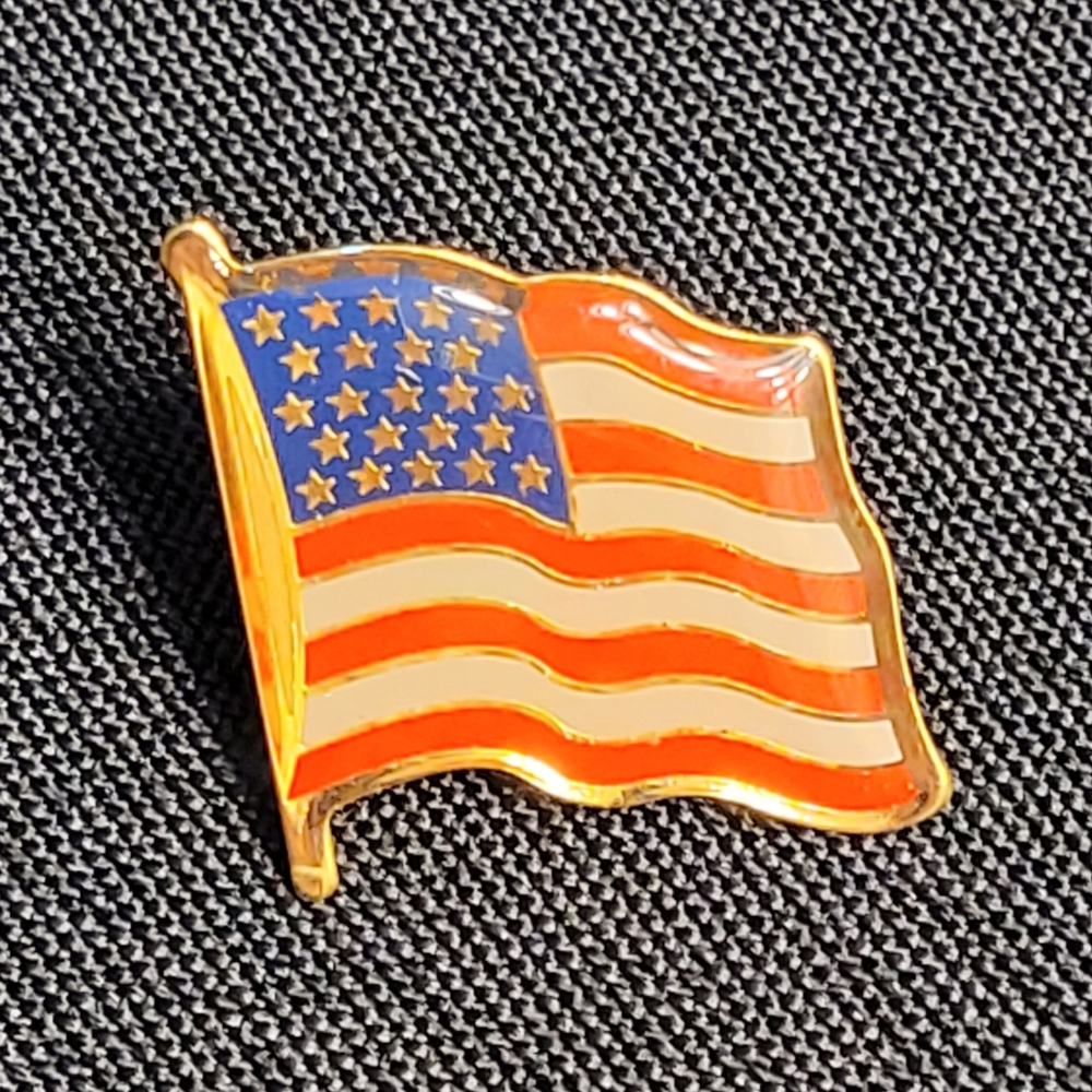 USA FLAG Vintage Enamel Pin - Picture 8 of 8